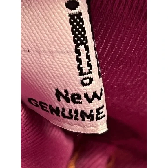 ILI New York Orange and Pink Lips Genuine Leather Cosmetic Coin Bag w/ Key Chain - Picture 7 of 12